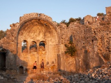 Руины и арки острова св. Николая